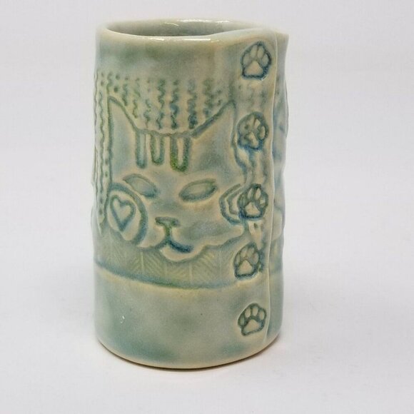Hand Made Stoneware Pottery Cup With Cats Hearts & Paw Prints Signed by KH - Picture 10 of 10